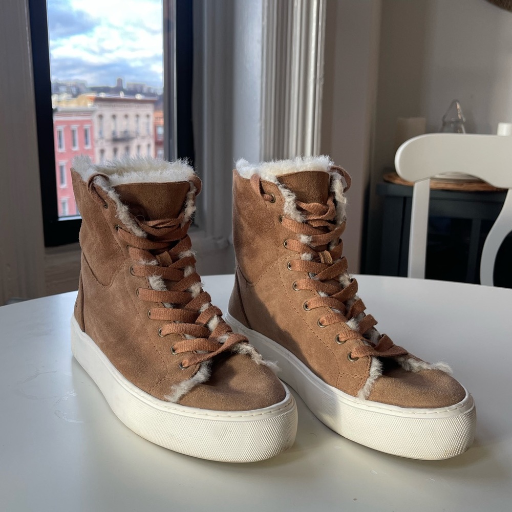 Women’s lace up Ugg boot size 7